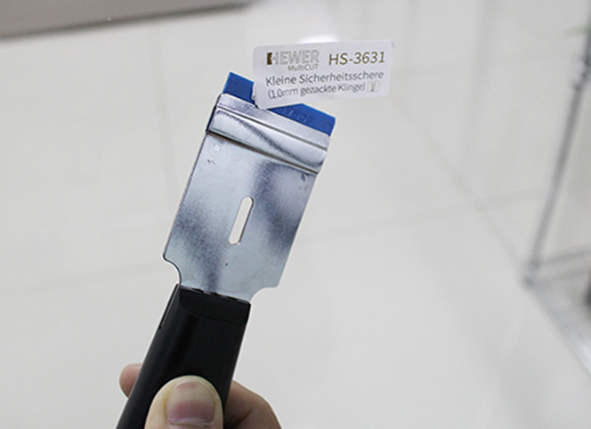 太神奇了！多用途清潔刮刀，輕松刮走黏膠垢